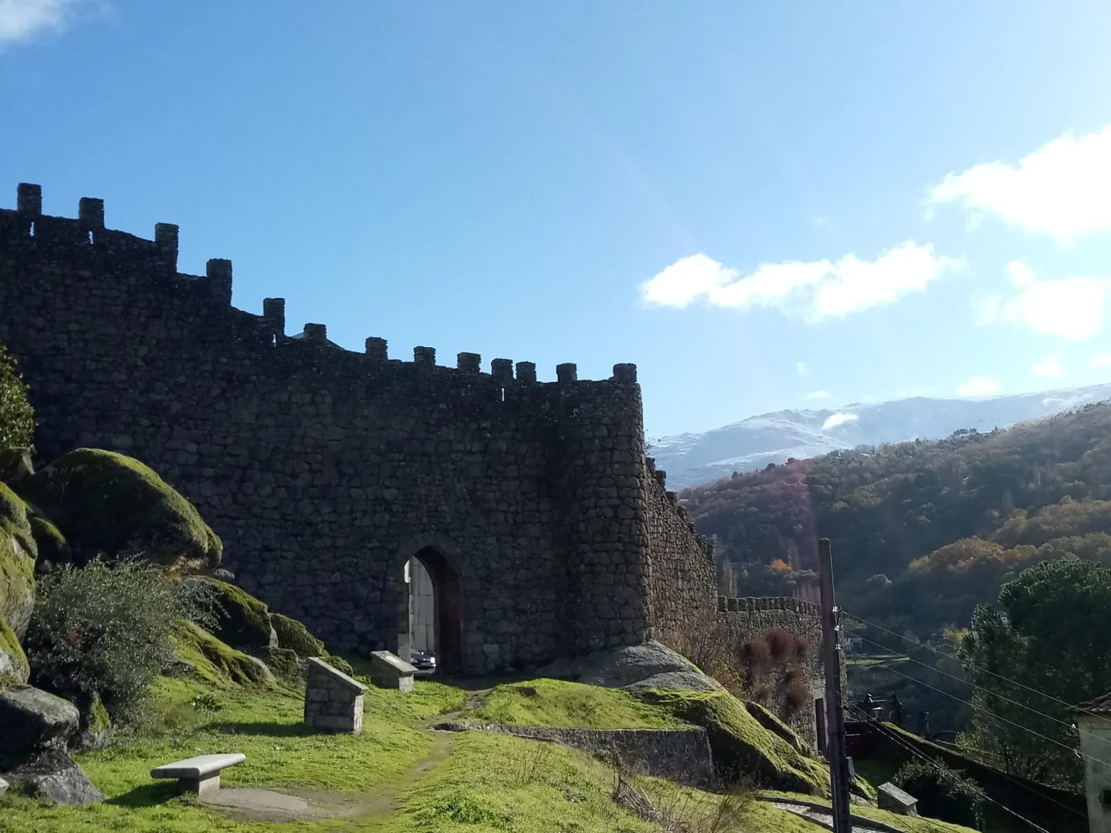 Foto 2 - El deterioro de la muralla de B&eacute;jar llega a las Cortes por el retraso de las obras