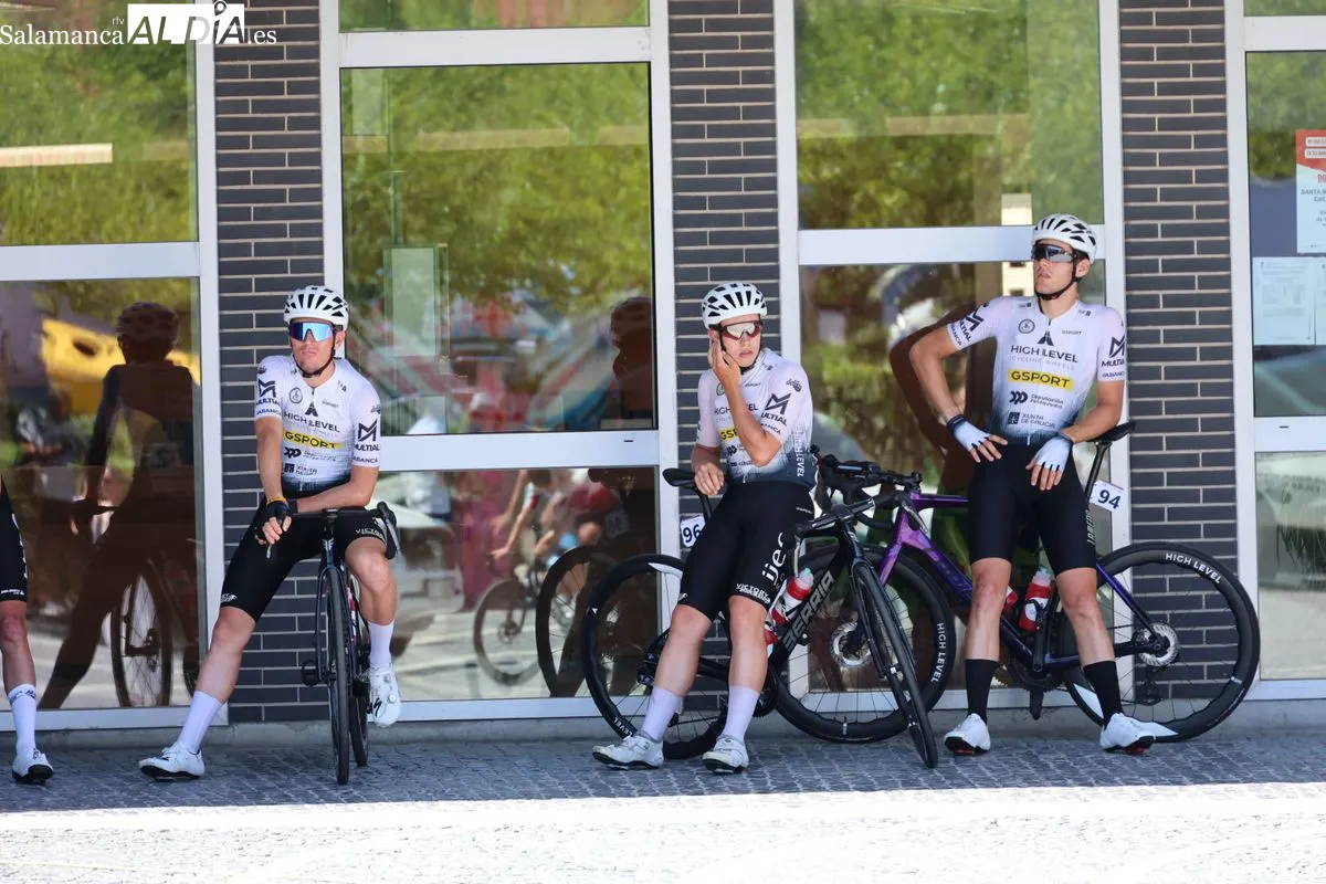Salida en Santa Marta de la tercera etapa de la III Vuelta Ciclista a Castilla y León Sub’23 y Elite