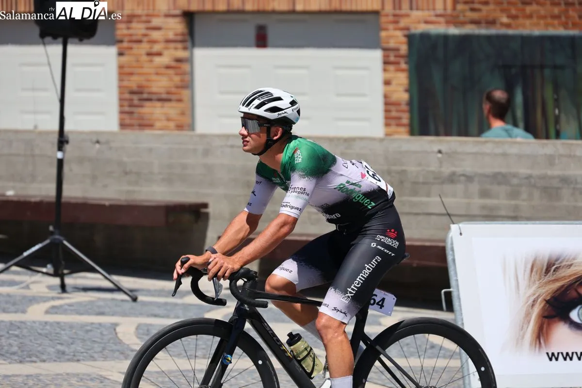Salida en Santa Marta de la tercera etapa de la III Vuelta Ciclista a Castilla y León Sub’23 y Elite