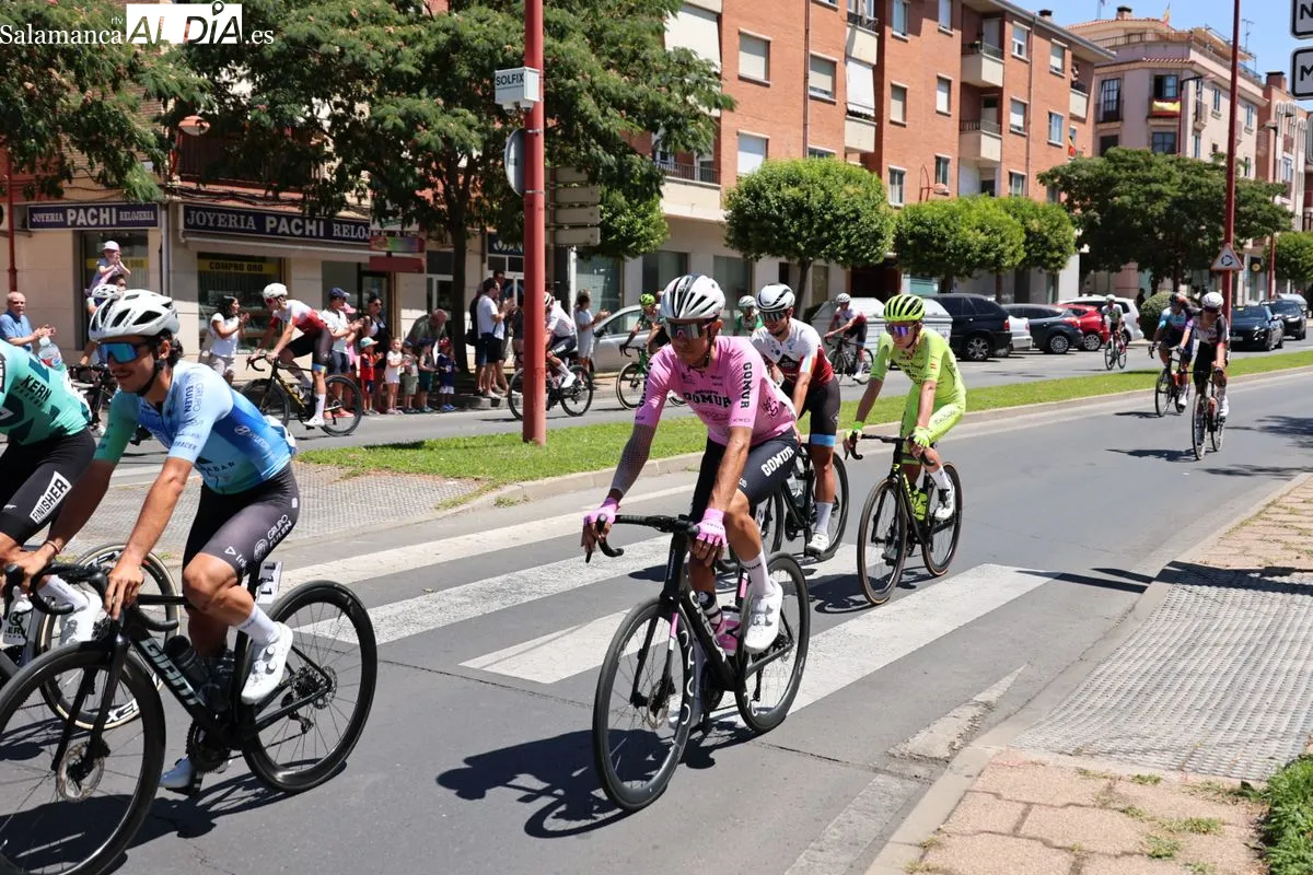 Salida en Santa Marta de la tercera etapa de la III Vuelta Ciclista a Castilla y León Sub’23 y Elite