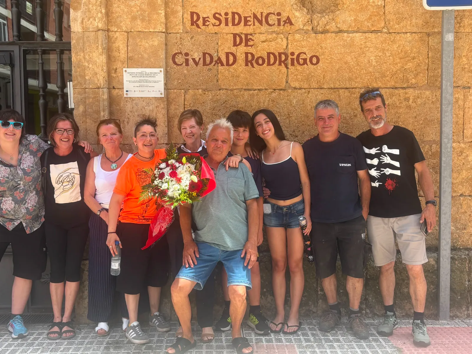 Foto 2 - Dori Bernal se jubila tras m&aacute;s de cuatro d&eacute;cadas de dedicaci&oacute;n en la Residencia Mixta 