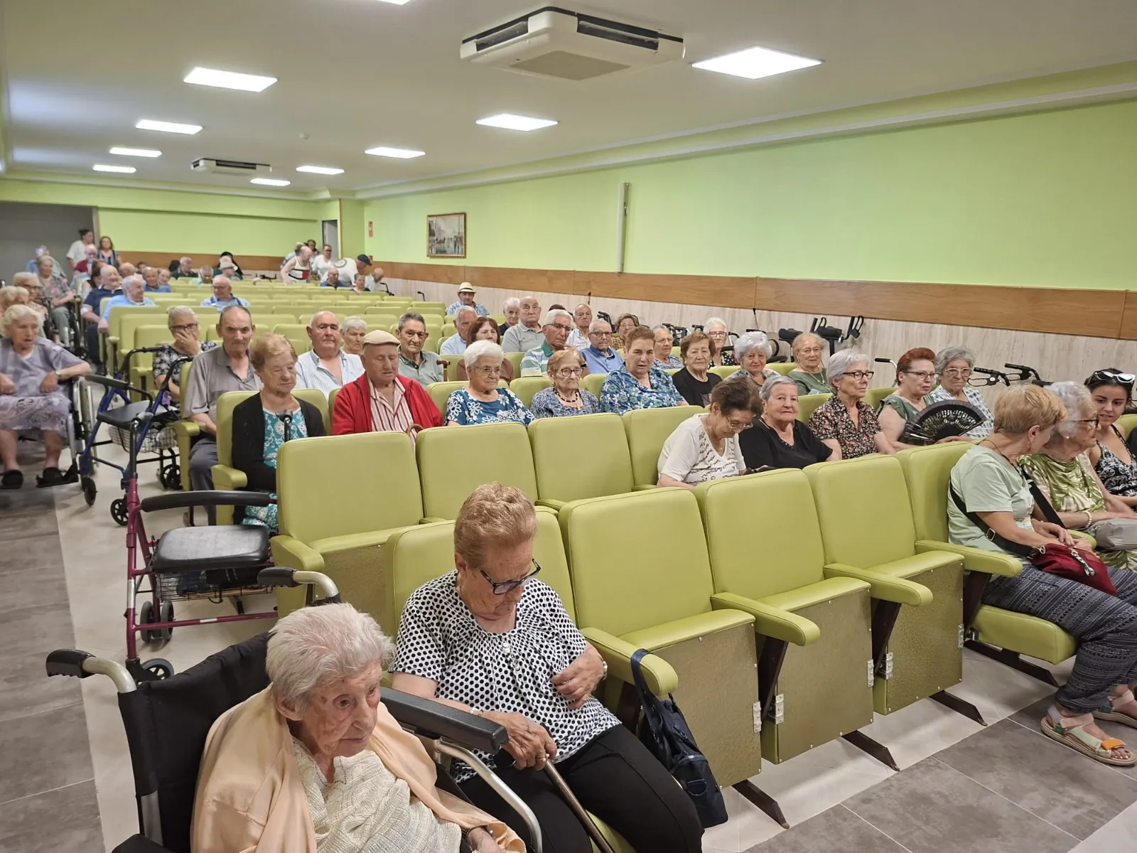 Foto 5 - Los residentes de la Residencia de San Jos&eacute; disfrutan de una obra de teatro por las Jornadas Napole&oacute;nicas 