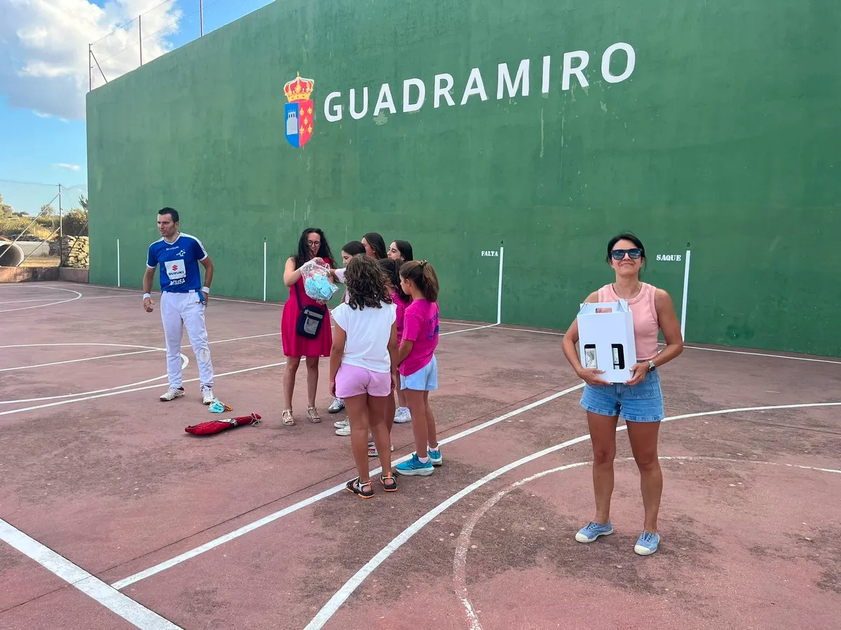 Entretenido partido de pelota en Guadramiro este domingo