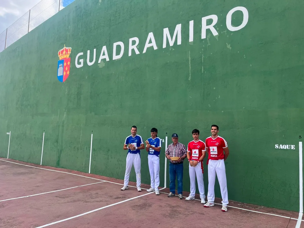 Entretenido partido de pelota en Guadramiro este domingo