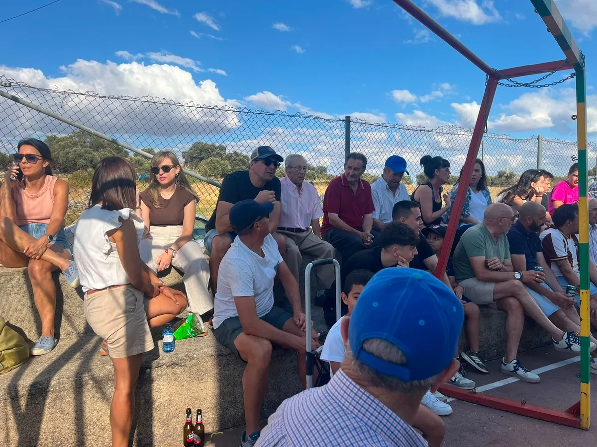 Entretenido partido de pelota en Guadramiro este domingo
