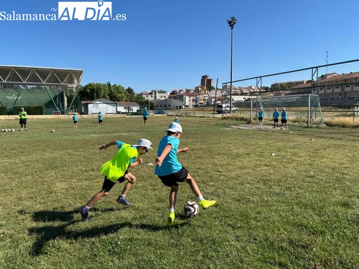 Foto 7 - El Campus de Verano del Alba de Tormes CF combina formaci&oacute;n y experiencias &uacute;nicas para los j&oacute;venes futbolistas