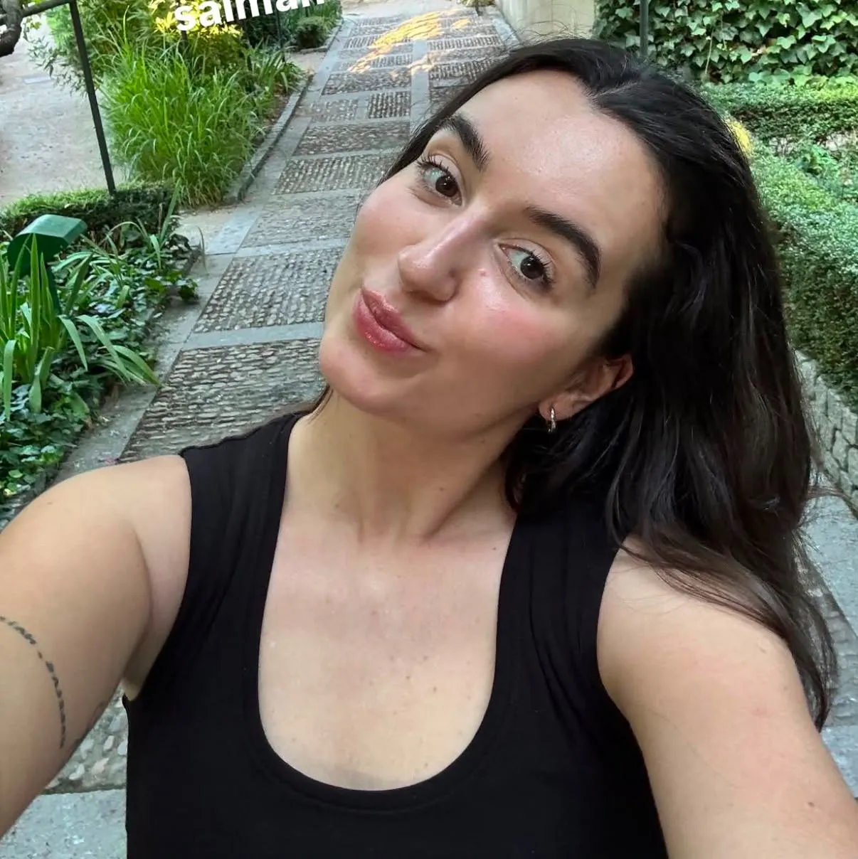La influencer Ariane Hoyos visita los encantos de Salamanca