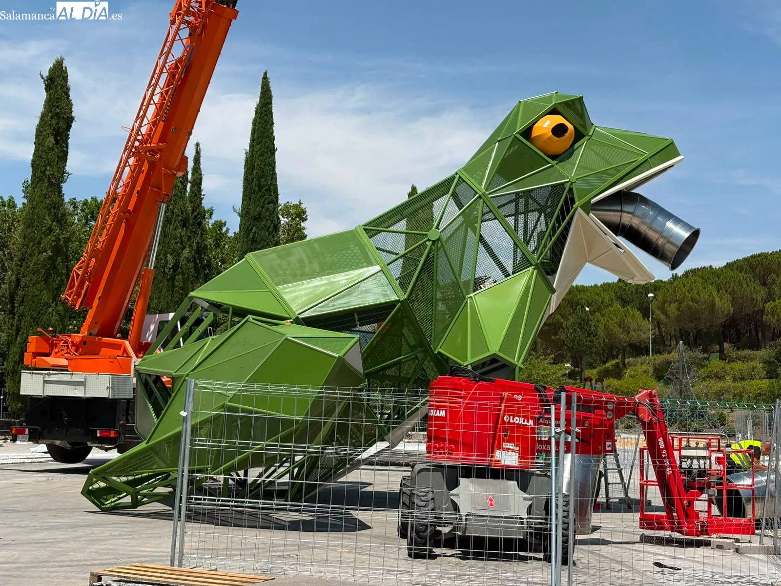 La gran rana del parque de Würzburg comienza a tomar forma | FOTOS: M.G. 