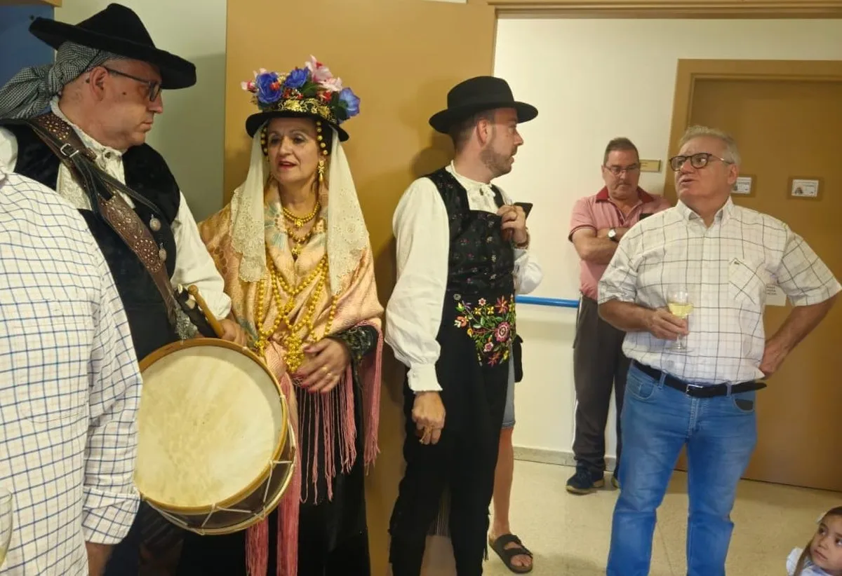 Los mayores de la residencia municipal celebran el día de Santa Ana