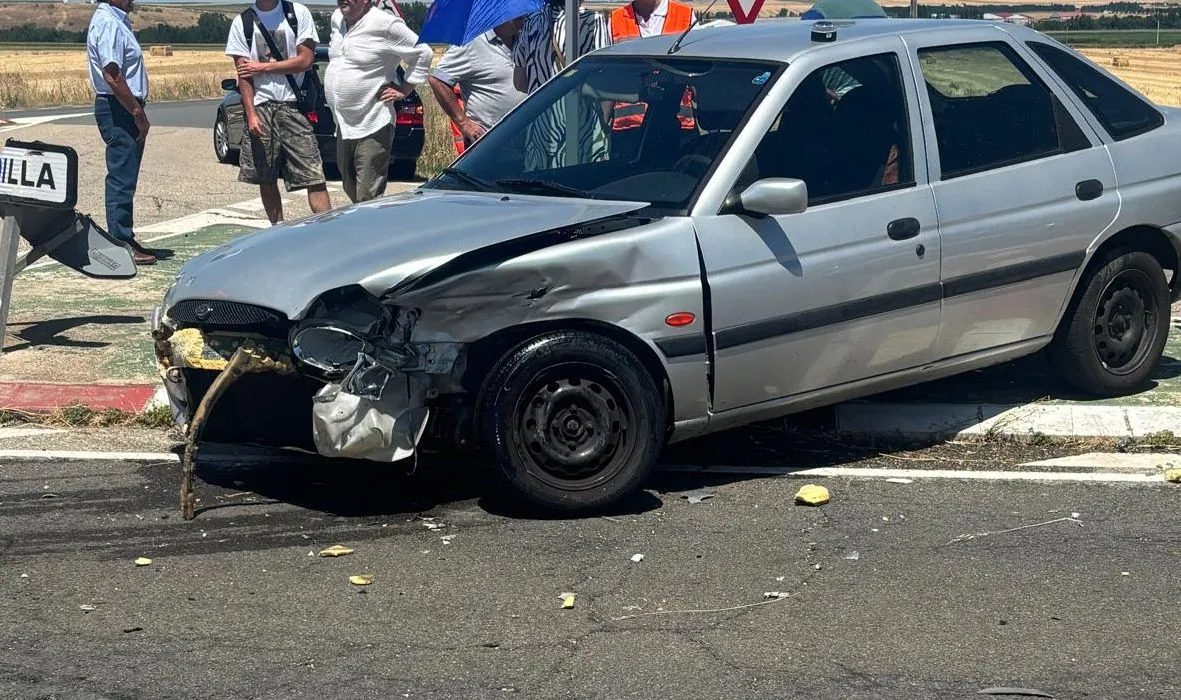 Un herido de 70 años en un choque entre dos turismos en Peñarandilla