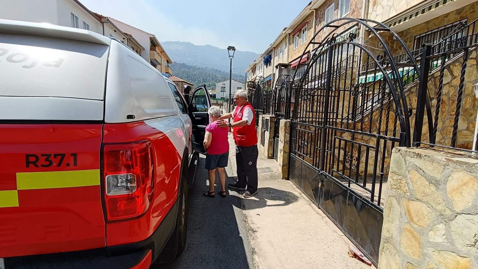 Voluntarios de Cruz Roja en Salamanca ayudan a los evacuados por el fuego de Ávila: Hemos visto a vecinos muy agradecidos