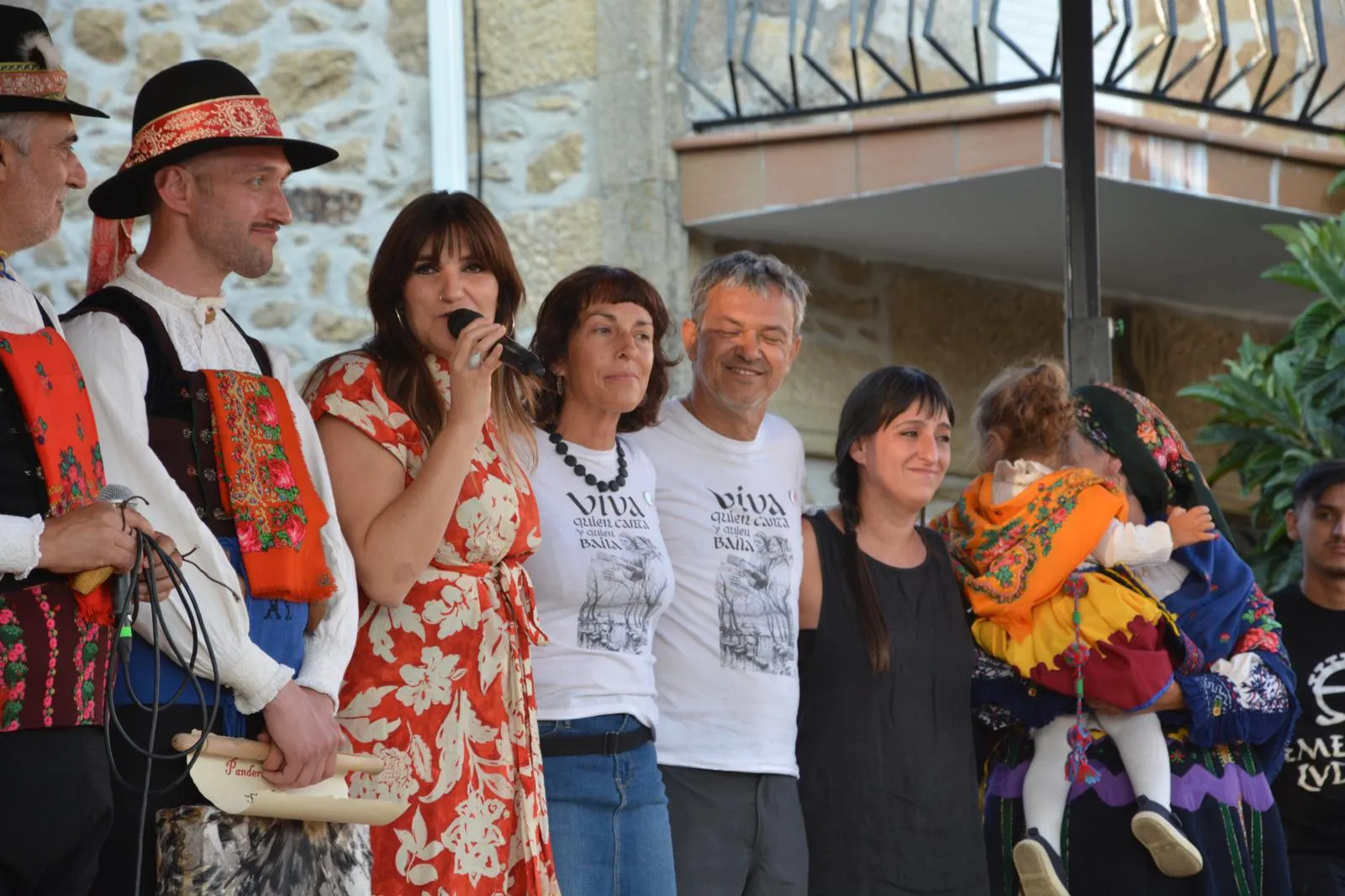 Rozalén recibe el Pandero de Honor en Peñaparda, Salamanca