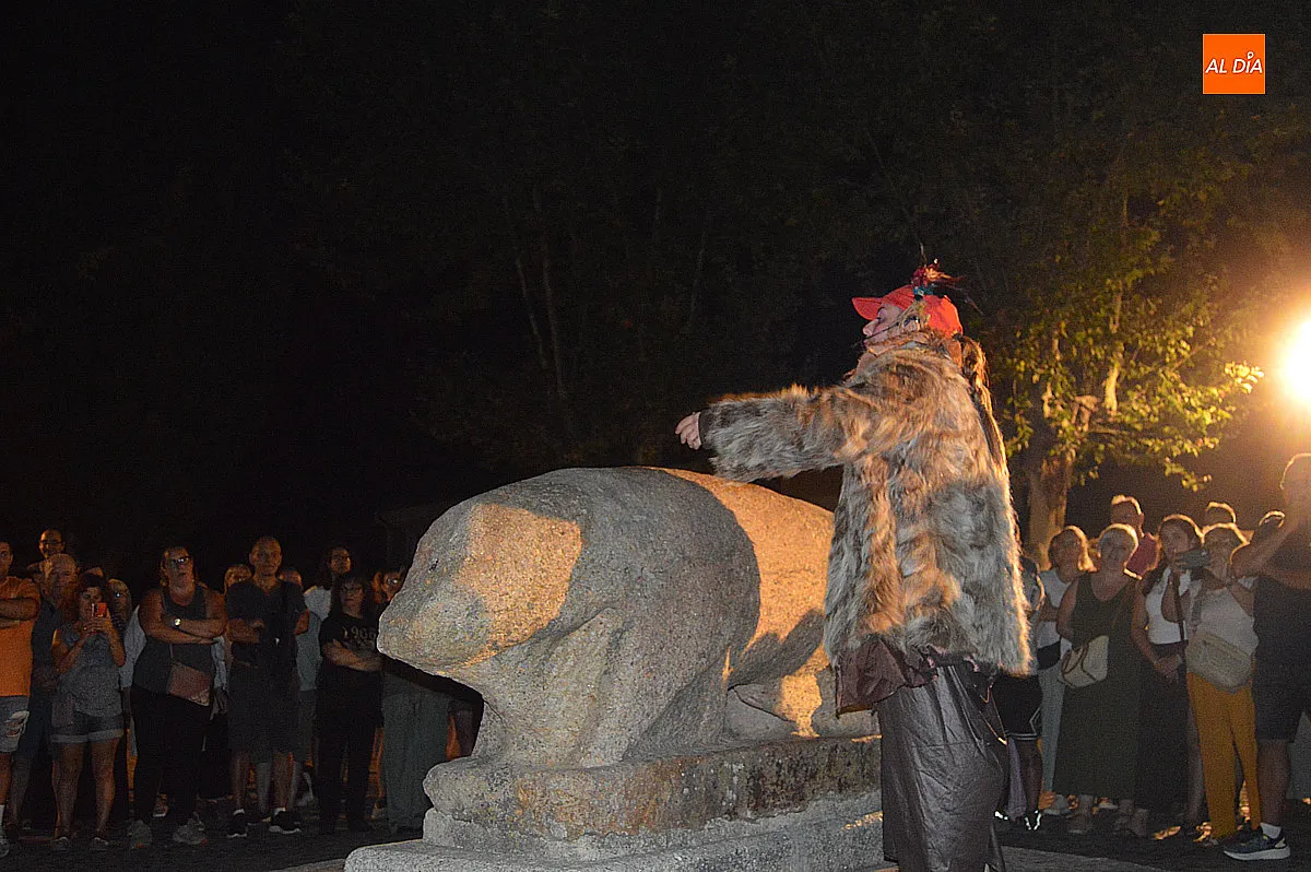 Foto 11 - Diez a&ntilde;os de historias, leyendas y misterio: unas 500 personas arropan a la Ruta de los Malditos en su estreno