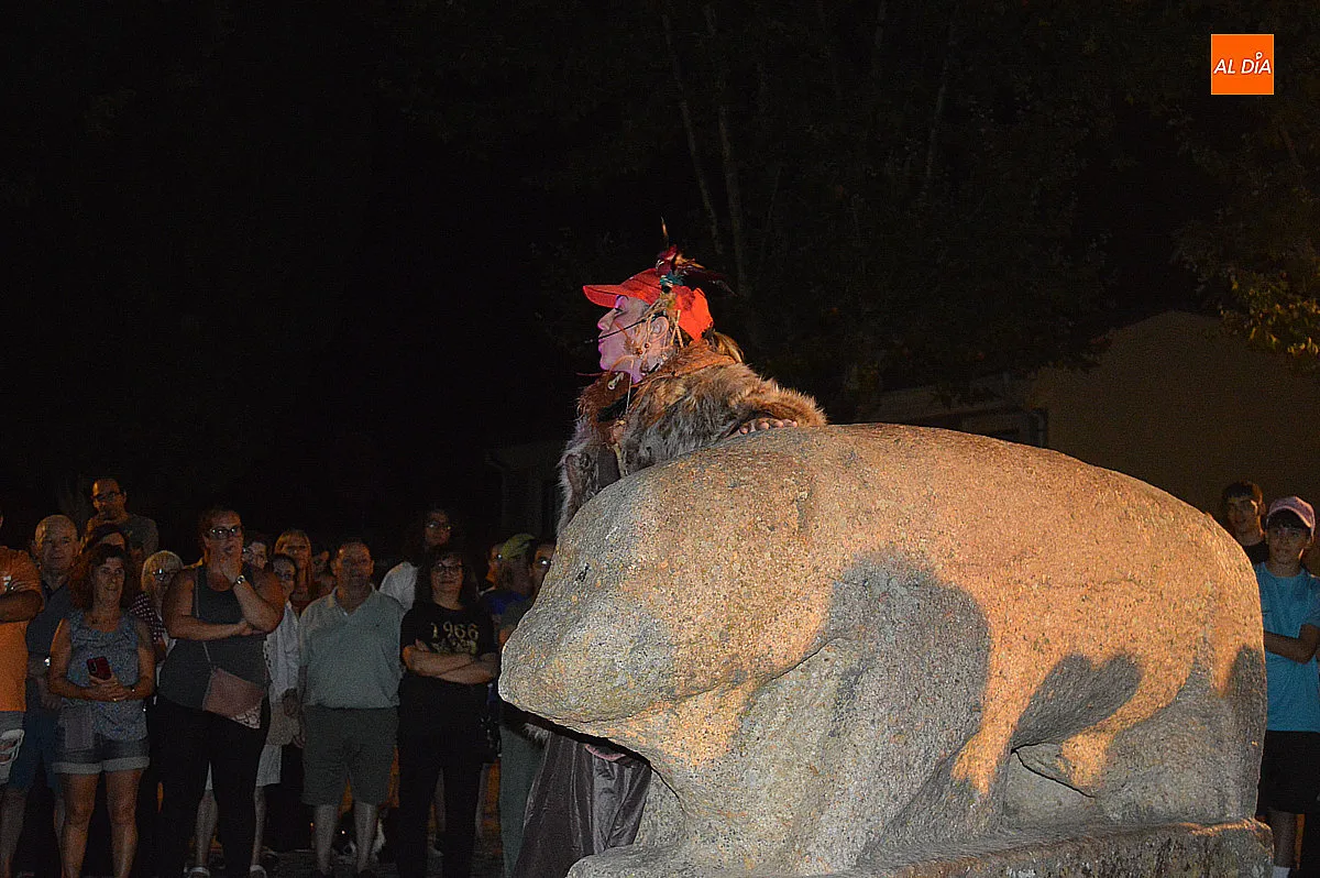 Foto 12 - Diez a&ntilde;os de historias, leyendas y misterio: unas 500 personas arropan a la Ruta de los Malditos en su estreno