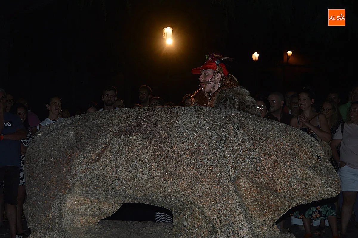 Foto 16 - Diez a&ntilde;os de historias, leyendas y misterio: unas 500 personas arropan a la Ruta de los Malditos en su estreno