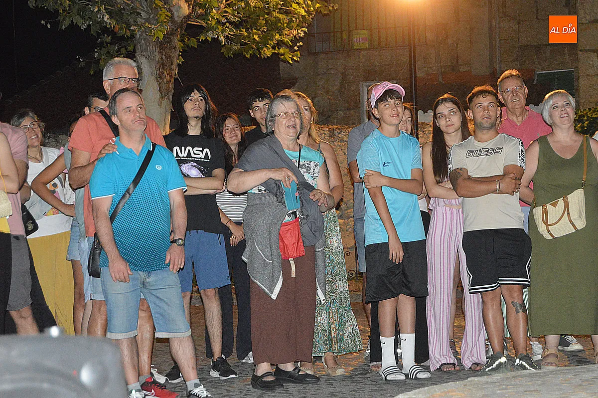 Foto 7 - Diez a&ntilde;os de historias, leyendas y misterio: unas 500 personas arropan a la Ruta de los Malditos en su estreno