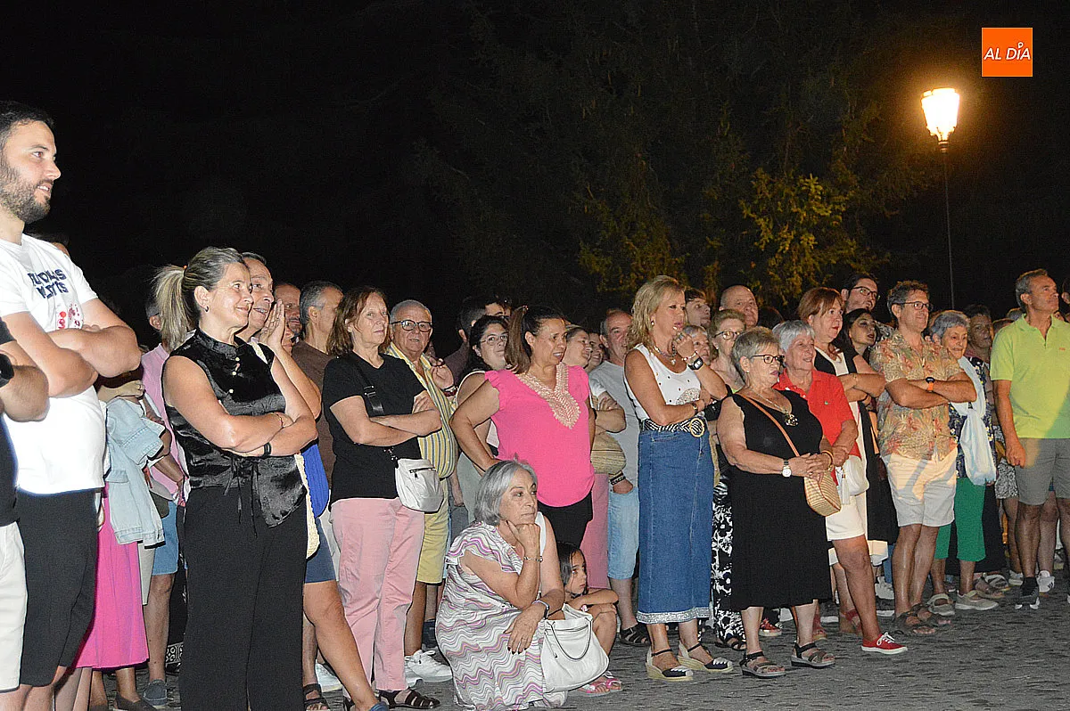 Foto 8 - Diez a&ntilde;os de historias, leyendas y misterio: unas 500 personas arropan a la Ruta de los Malditos en su estreno