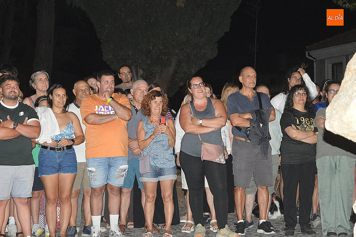 Foto 9 - Diez a&ntilde;os de historias, leyendas y misterio: unas 500 personas arropan a la Ruta de los Malditos en su estreno