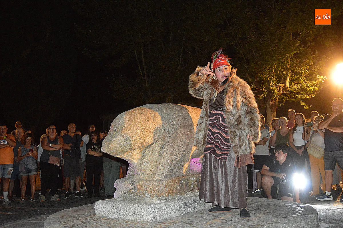 Foto 10 - Diez a&ntilde;os de historias, leyendas y misterio: unas 500 personas arropan a la Ruta de los Malditos en su estreno