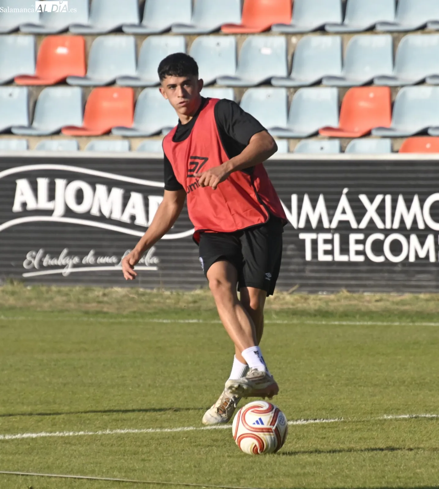 Foto 5 - FOTOS | Iker Muniain dirige su primer entrenamiento al frente del Salamanca CF UDS