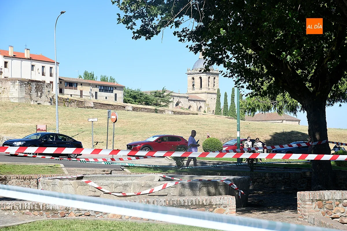 Foto 11 - El Ayuntamiento ha decretado tres d&iacute;as de luto oficial por la muerte del menor de 13 a&ntilde;os