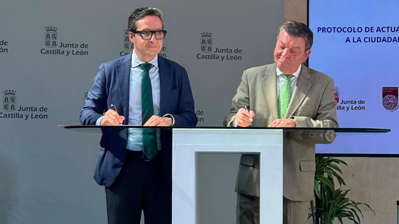 Foto 2 - La Junta y las universidades p&uacute;blicas impulsan becas de 10.000 euros para el retorno de talento