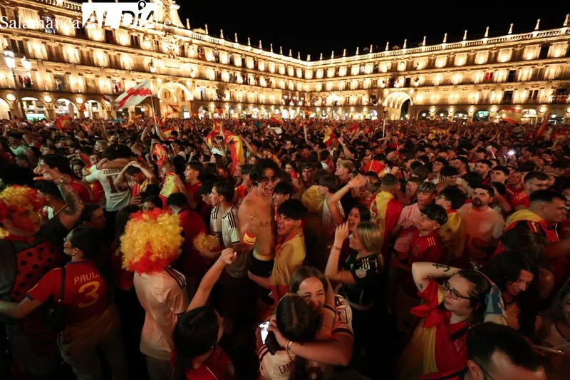 Foto 18 - GALER&Iacute;A DE FOTOS Y V&Iacute;DEOS | &iexcl;&iexcl;&iexcl;&iexcl;Salamanca entra en estado de locura tras la conquista de Espa&ntilde;a del segundo Mundial!!!