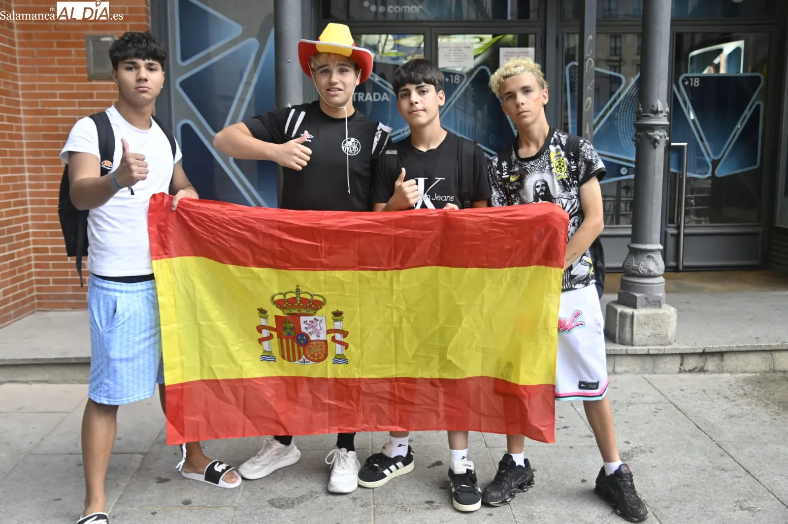 Foto 17 - FOTOS | Salamanca empieza la semana con ganas de Mundial y nadie se pierde el Portugal - Espa&ntilde;a en los bares y terrazas del centro