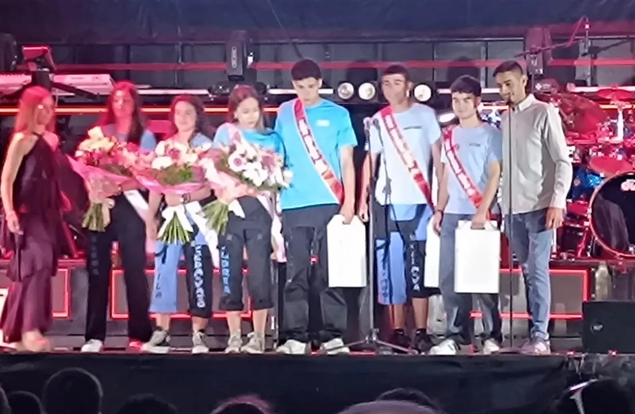 Foto 2 - Sara Garc&iacute;a y Rafael D&iacute;az emocionan a Santiago de la Puebla con el preg&oacute;n que abre sus fiestas