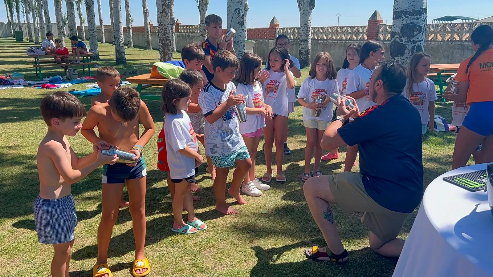 Foto 9 - Los Campamentos Urbanos celebran el triunfo de la selecci&oacute;n con un divertido taller de cocteler&iacute;a ofrecido por Teo Marcos