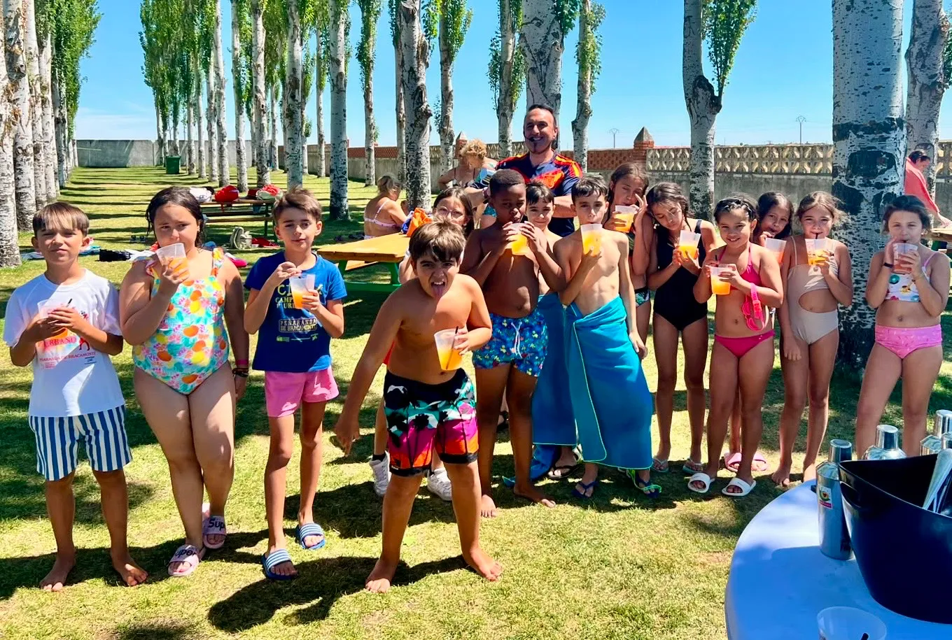 Los Campamentos Urbanos celebran el triunfo de la selección con un divertido taller de coctelería ofrecido por Teo Marcos