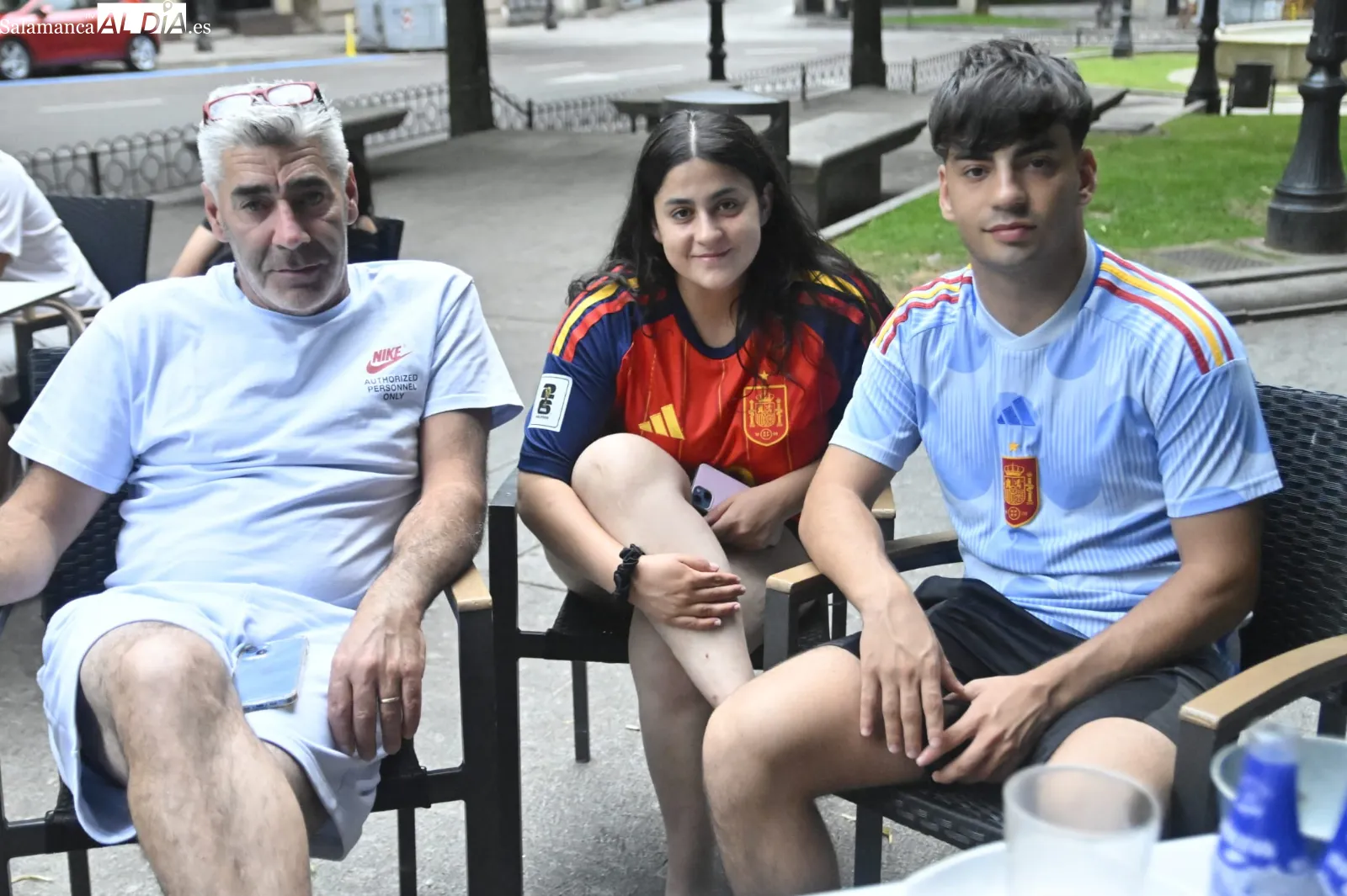Foto 2 - FOTOS | Salamanca empieza la semana con ganas de Mundial y nadie se pierde el Portugal - Espa&ntilde;a en los bares y terrazas del centro