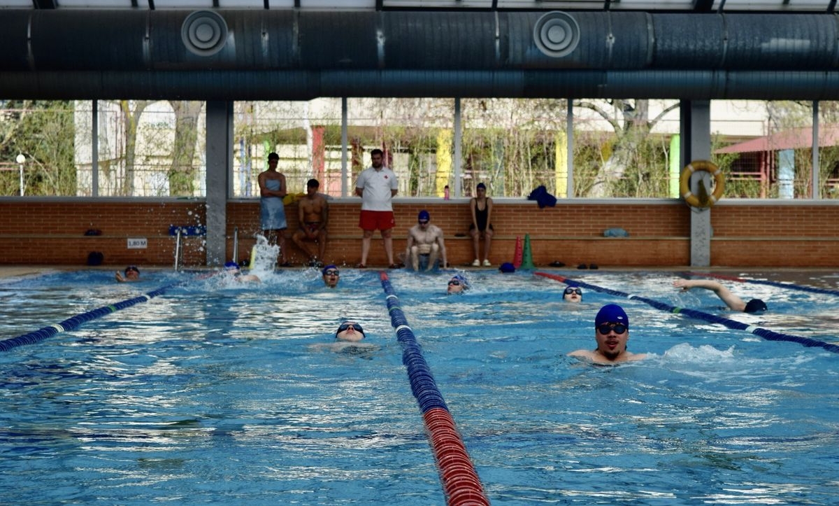 Así forma Cruz Roja a los guardianes de las piscinas de Salamanca