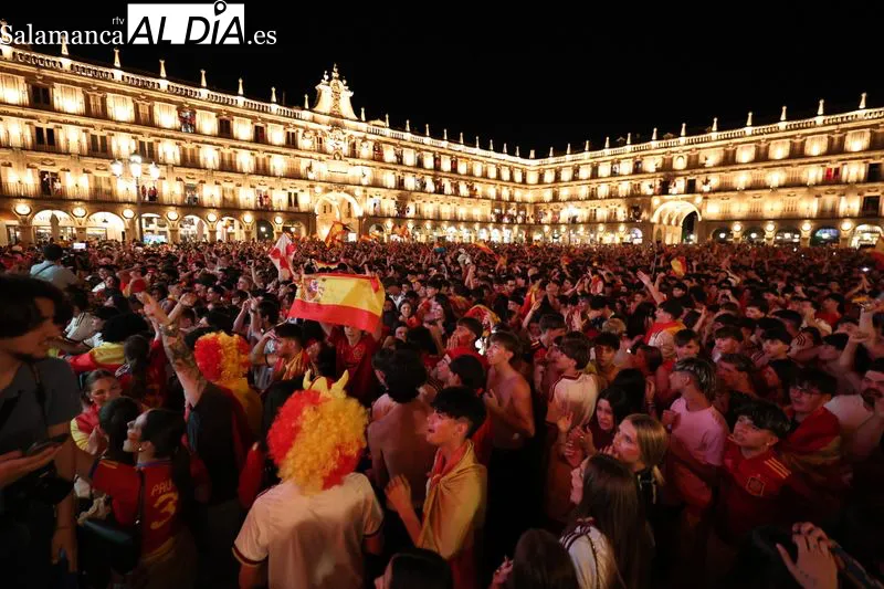 Foto 17 - GALER&Iacute;A DE FOTOS Y V&Iacute;DEOS | &iexcl;&iexcl;&iexcl;&iexcl;Salamanca entra en estado de locura tras la conquista de Espa&ntilde;a del segundo Mundial!!!