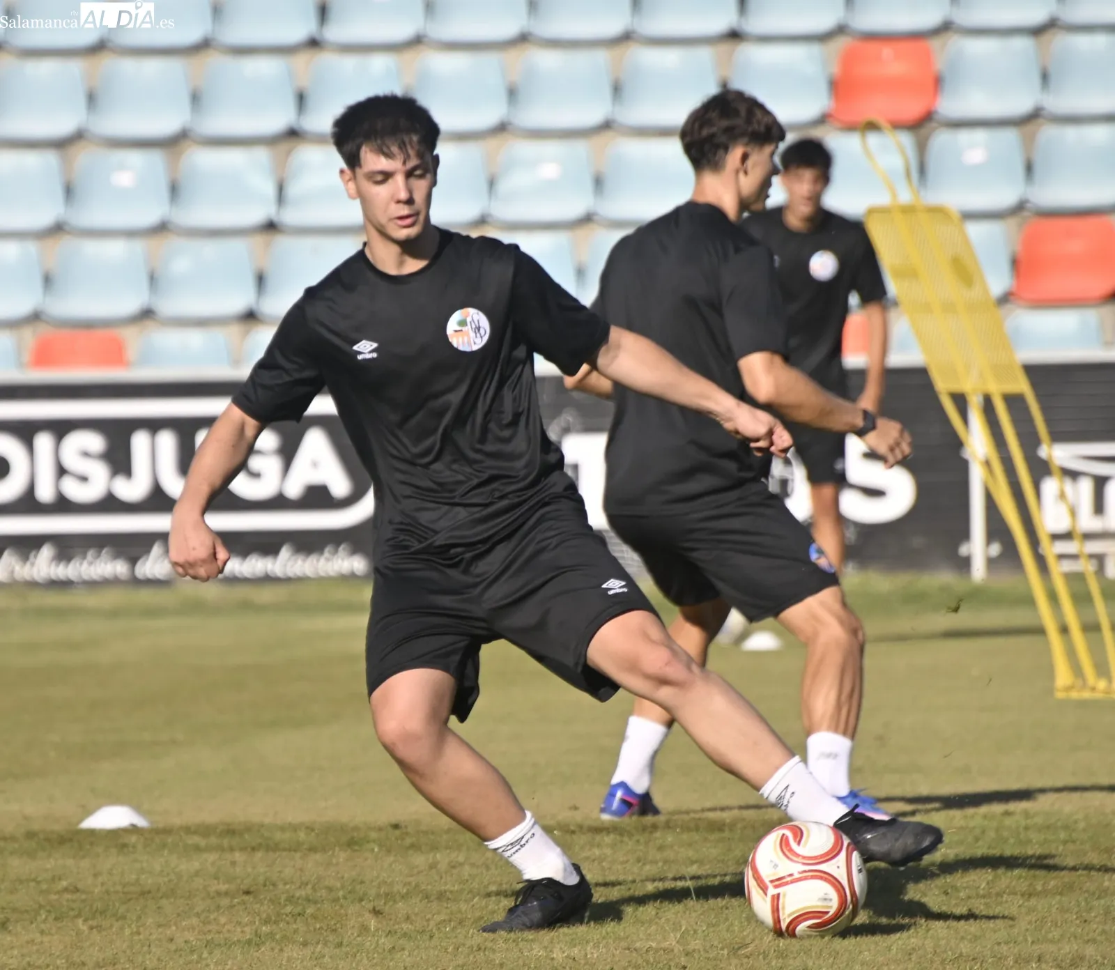 Foto 9 - FOTOS | Iker Muniain dirige su primer entrenamiento al frente del Salamanca CF UDS