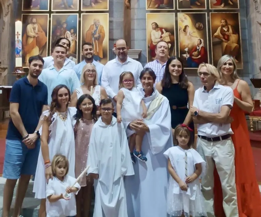 Cuatro hermanos y un mismo día: así ha sido el emotivo bautizo vivido en la Parroquia de Peñaranda