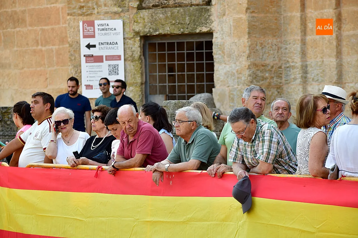 Desfile militar REI 11 en Ciudad Rodrigo homenaje a Herrasti