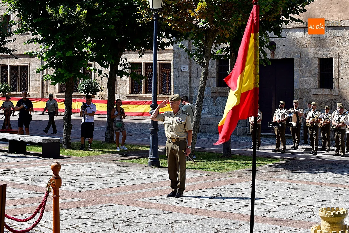 Desfile militar REI 11 en Ciudad Rodrigo homenaje a Herrasti