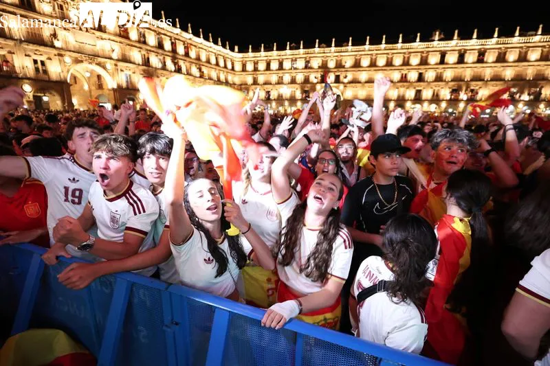 Foto 16 - GALER&Iacute;A DE FOTOS Y V&Iacute;DEOS | &iexcl;&iexcl;&iexcl;&iexcl;Salamanca entra en estado de locura tras la conquista de Espa&ntilde;a del segundo Mundial!!!