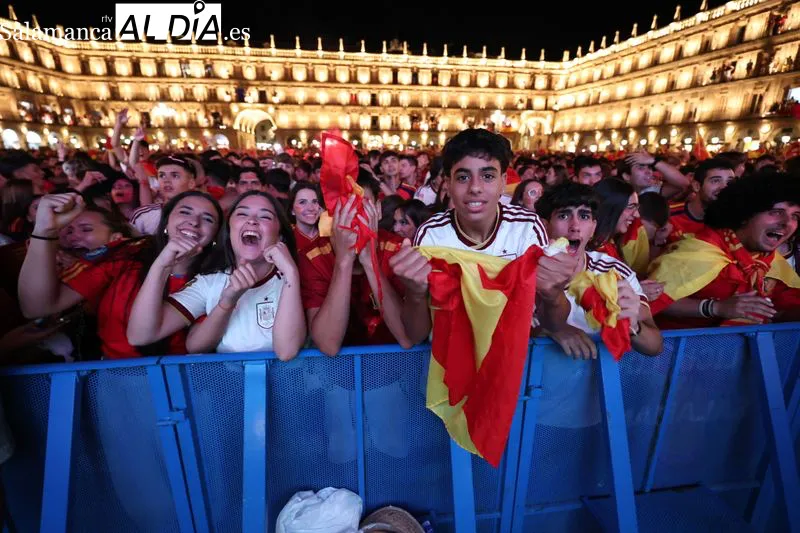 Foto 15 - GALER&Iacute;A DE FOTOS Y V&Iacute;DEOS | &iexcl;&iexcl;&iexcl;&iexcl;Salamanca entra en estado de locura tras la conquista de Espa&ntilde;a del segundo Mundial!!!