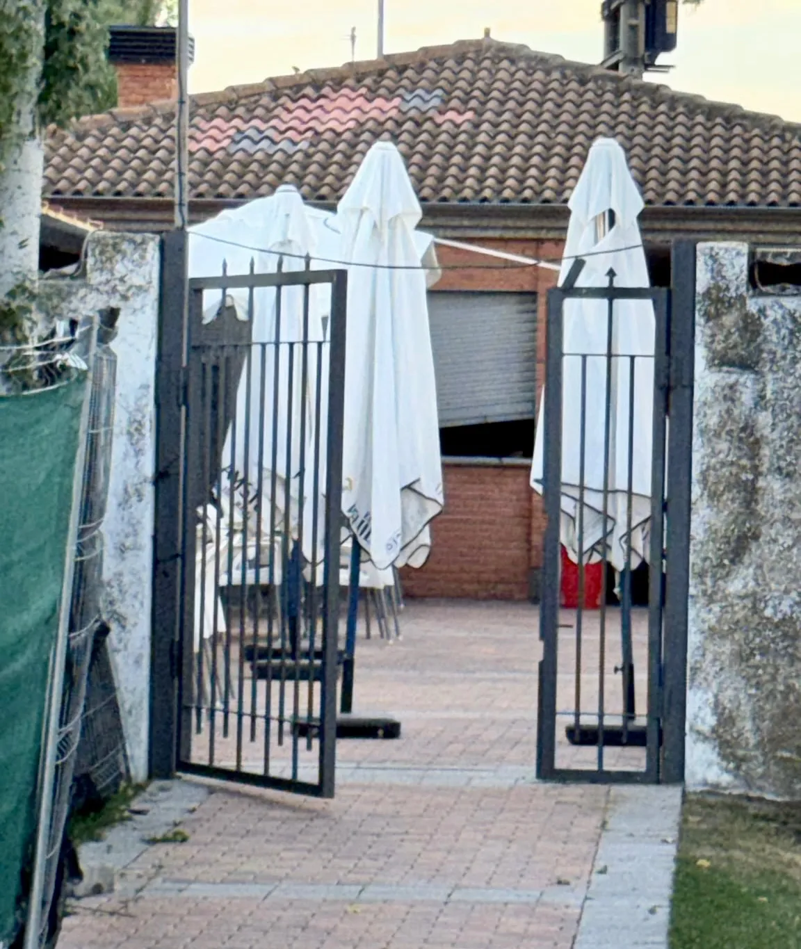 Foto 2 - Roban durante la madrugada en las piscinas municipales de Pe&ntilde;aranda y en la cafeter&iacute;a