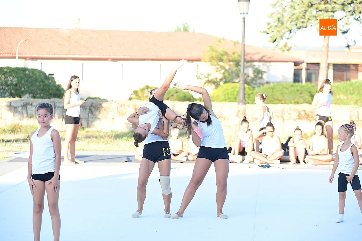 Exhibición alumnas Club Gimnasia Ítaca