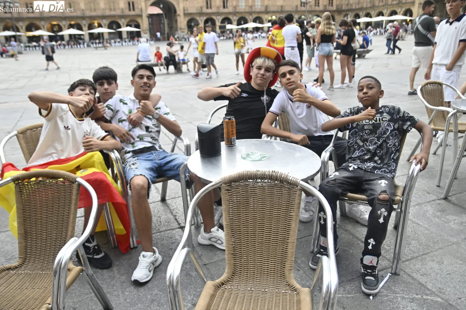Foto 13 - FOTOS | Salamanca empieza la semana con ganas de Mundial y nadie se pierde el Portugal - Espa&ntilde;a en los bares y terrazas del centro