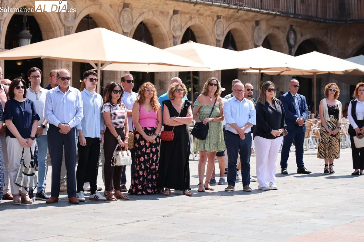 Acto en la Plaza Mayor de Salamanca para recordar a Miguel Ángel Blanco y las víctimas del terrorismo. Foto de David Sañudo