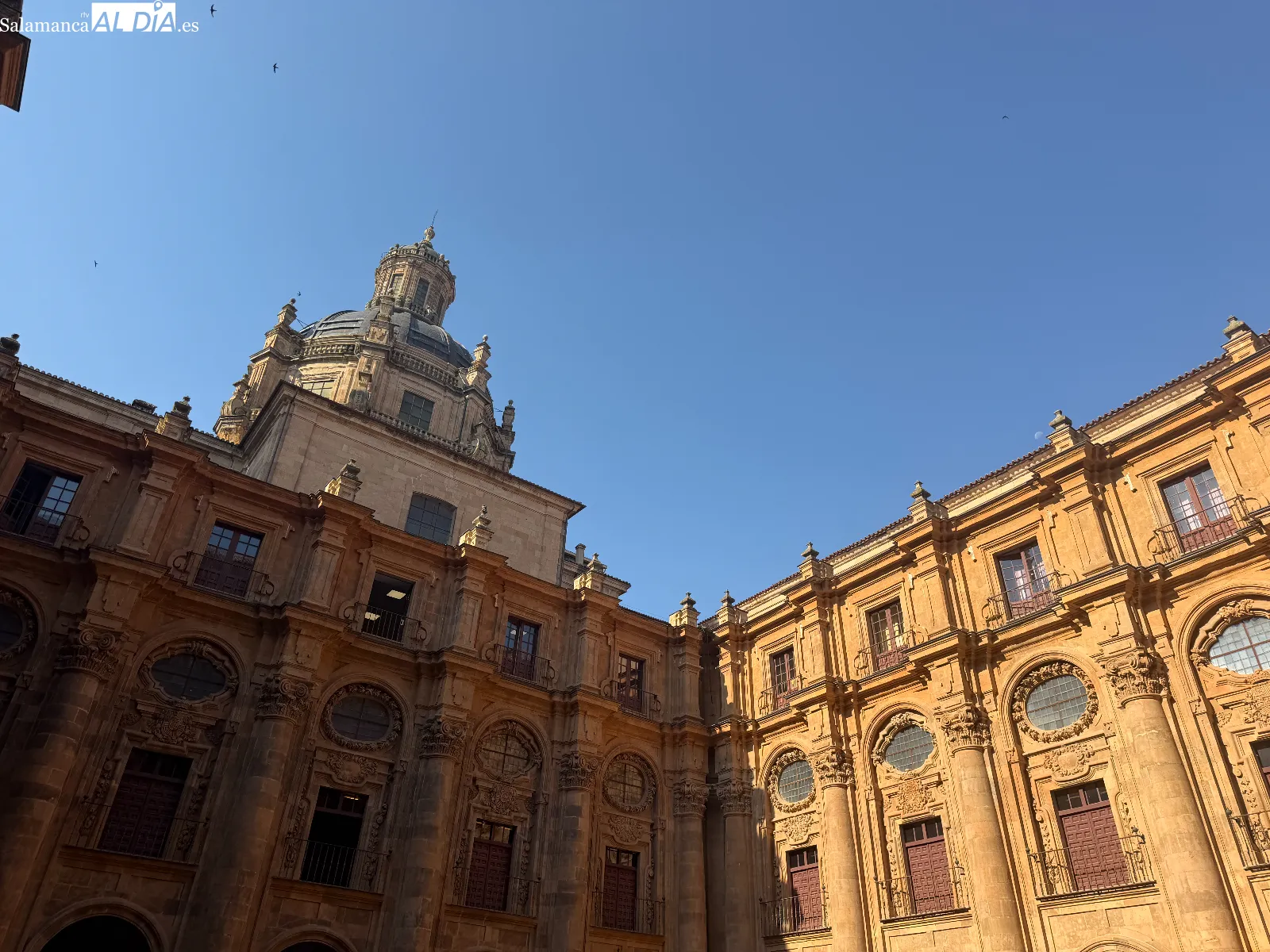 El claustro de la Universidad Pontifica de Salamanca | FOTOS: V.M.