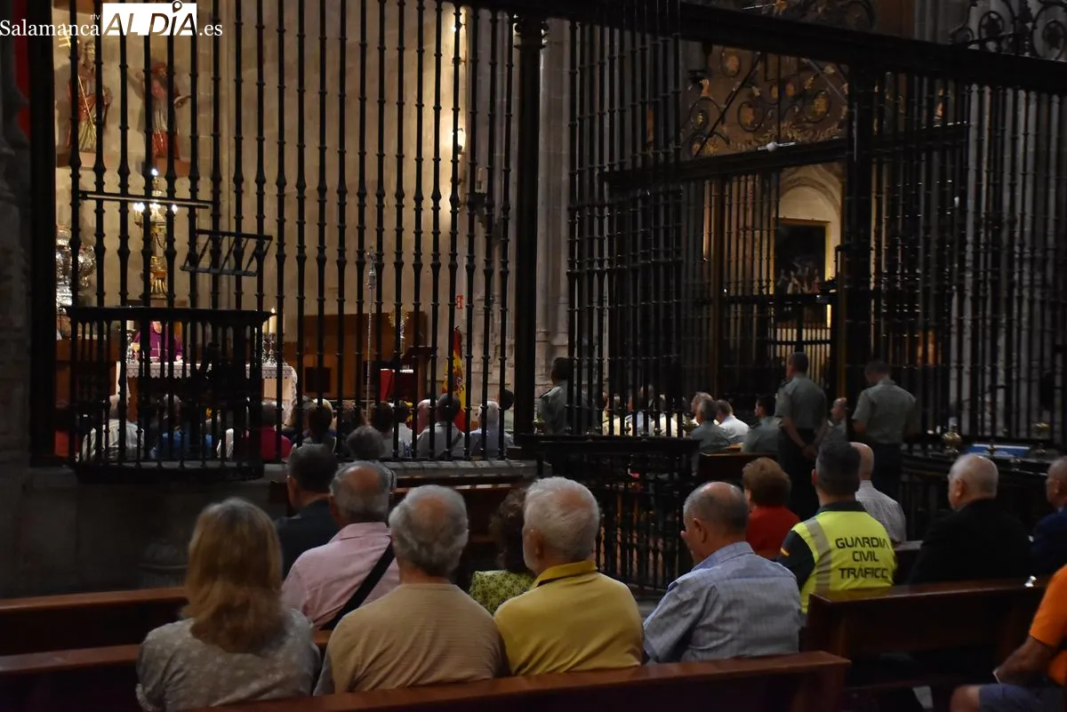 La Catedral Nueva acoge una misa en memoria de los guardias civiles víctimas del terrorismo | FOTOS: Miguel González 