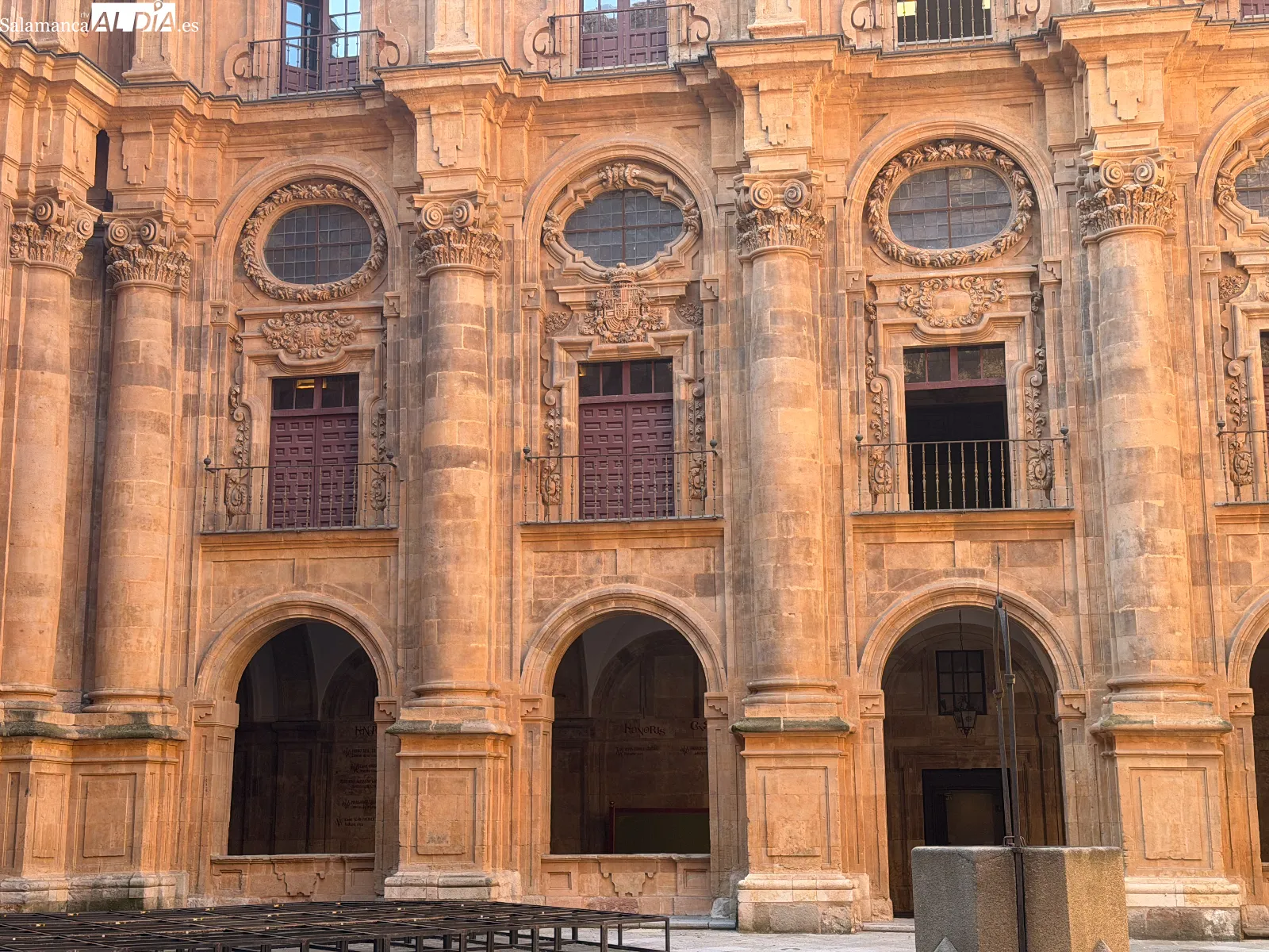 El claustro de la Universidad Pontifica de Salamanca | FOTOS: V.M.