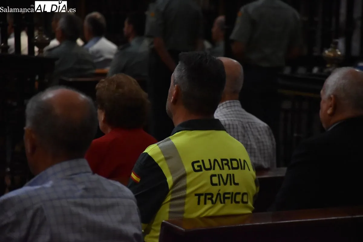 La Catedral Nueva acoge una misa en memoria de los guardias civiles víctimas del terrorismo | FOTOS: Miguel González 