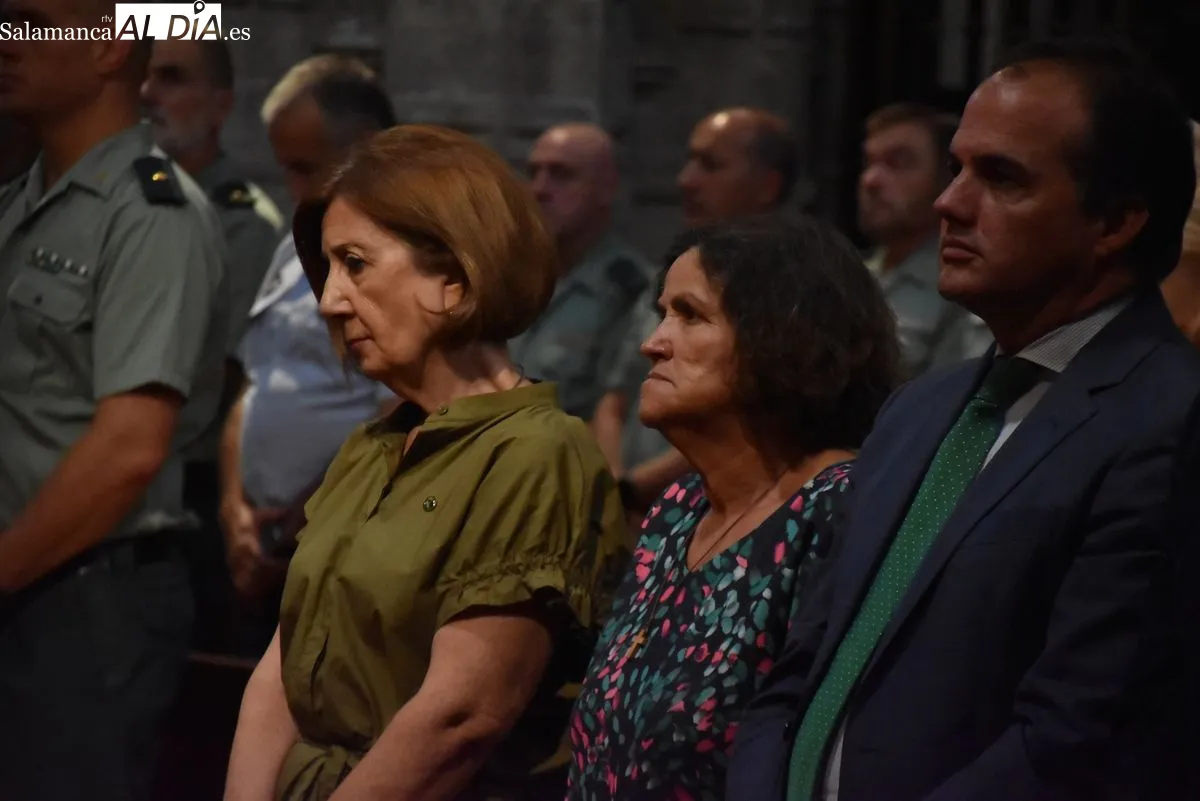 La Catedral Nueva acoge una misa en memoria de los guardias civiles víctimas del terrorismo | FOTOS: Miguel González 