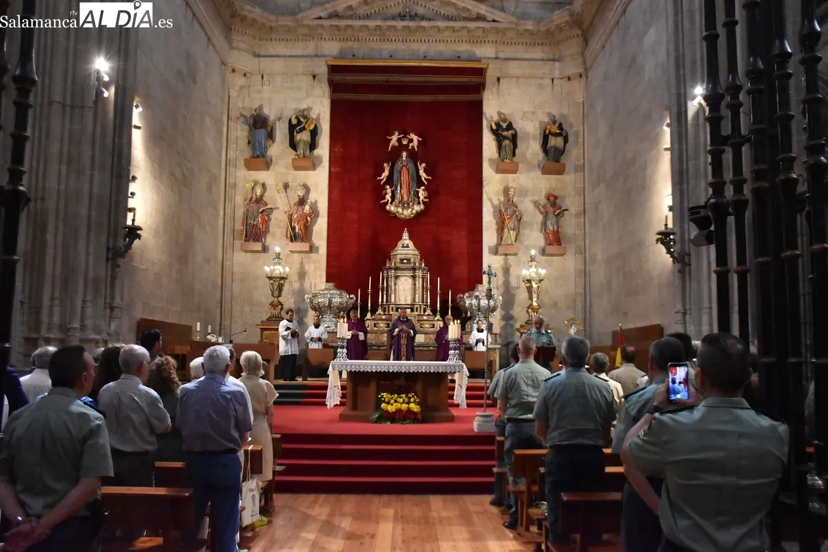 La Catedral Nueva acoge una misa en memoria de los guardias civiles víctimas del terrorismo | FOTOS: Miguel González 